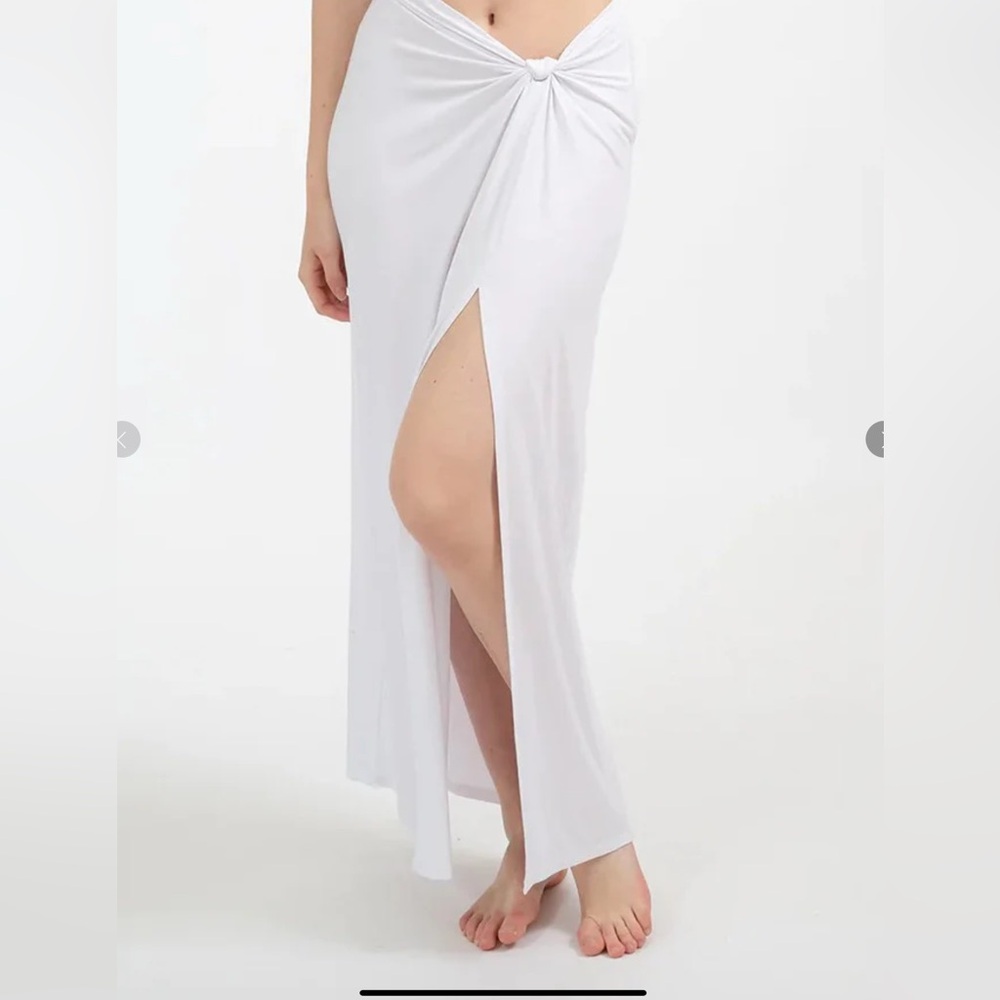 KOY RESORT Laguna Knotted Maxi Skirt .